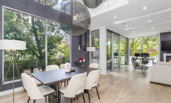 Beverly Grove House | Stunning home in the heart of West Hollywood w/private rooftop spa!