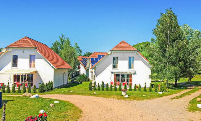 Verchen House | Stunning home in Verchen with kitchen