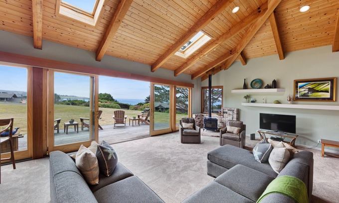 Mendocino House | Stunning Home on the Bluffs w/Ocean Views, Redwood Decks, Hot Tub & Sauna