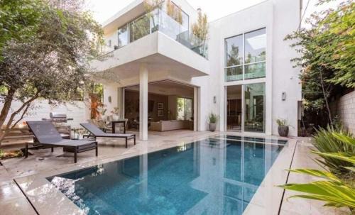 Melrose House | Stunning Home - Pool & Hot Tub - Fire Pit