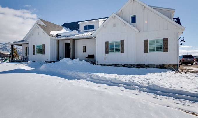 Oakley House | Stunning Home w/Hot Tub ~ 15 Mi to Park City!