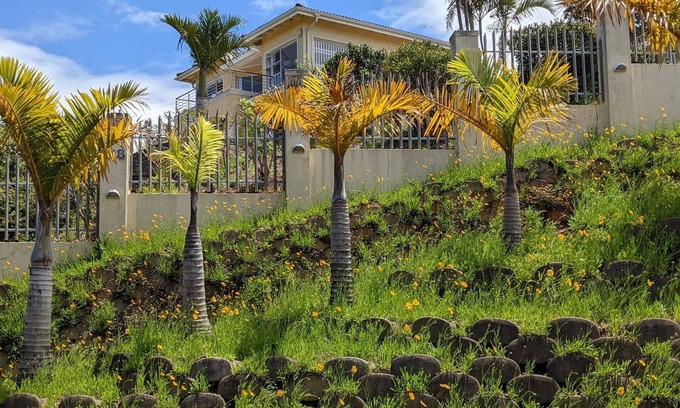 Port Edward House | Stunning home with great ocean views - plus added value.