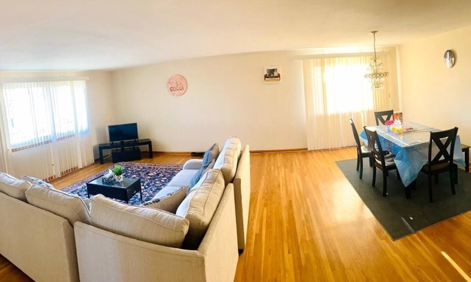 Cheektowaga House | Stunning house near by airport.