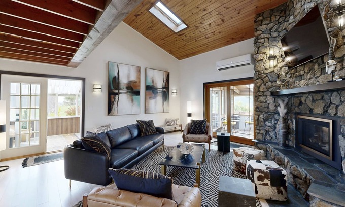 Sturgis House | Stunning house w/hot tub, ping pong, foosball, outdoor fire pit