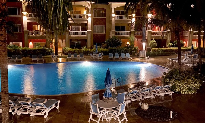 Antoneys Cay Condo | Stunning Infinity Bay. Pool and Ocean View. Mere steps to the beach.