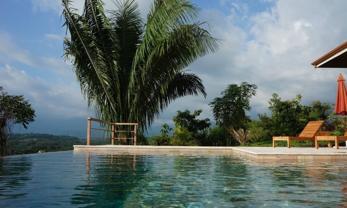 Quepos House | Stunning infinity pool with ocean and mountain views for you to enjoy!