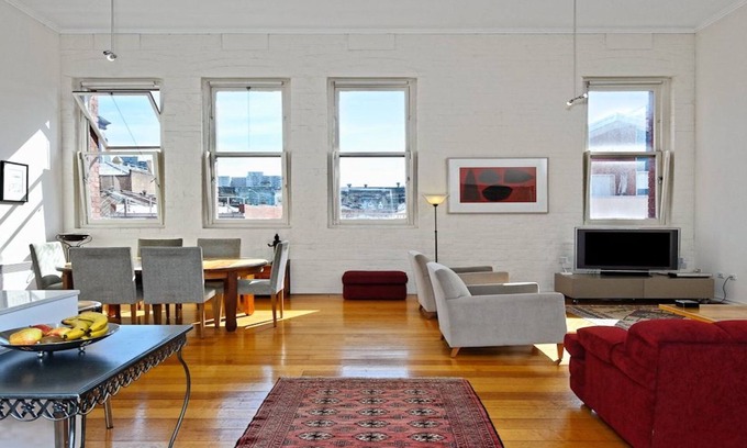 Collingwood Apartment | Stunning Inner city warehouse apartment
