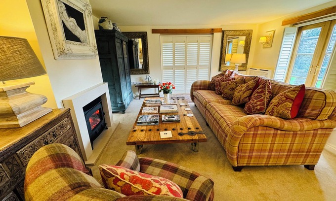 Chipping Campden Cottage | Stunning Interior Designed 2 Bedroom Cottage in the Center of Chipping Campden