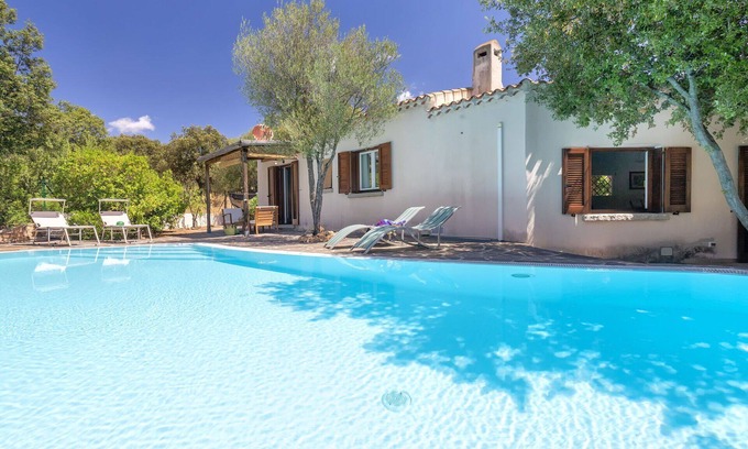 Trudda House | Stunning private villa for 5 guests with WIFI, A/C, private pool, TV, patio and parking