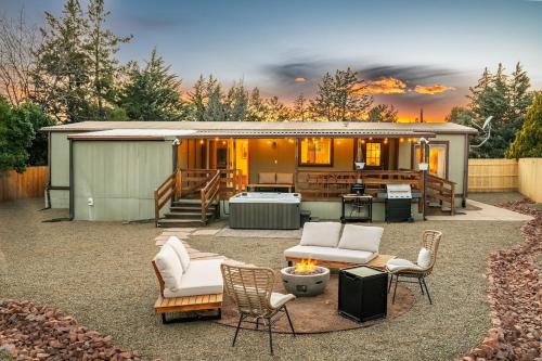 West Sedona House | Stunning Javelina Hideaway with Hot Tub and King Bed