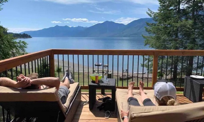 Central Kootenay House | Stunning Kootenay Lake front property, 5 acres, wifi, bbq