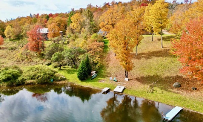 Eden Mills House | Stunning Lake Front! Modern+Chic+Cosy pet friendly