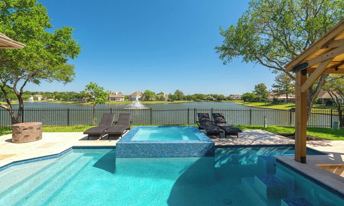 Spring House | Stunning Lake house Heated Pool and Infinity SPA