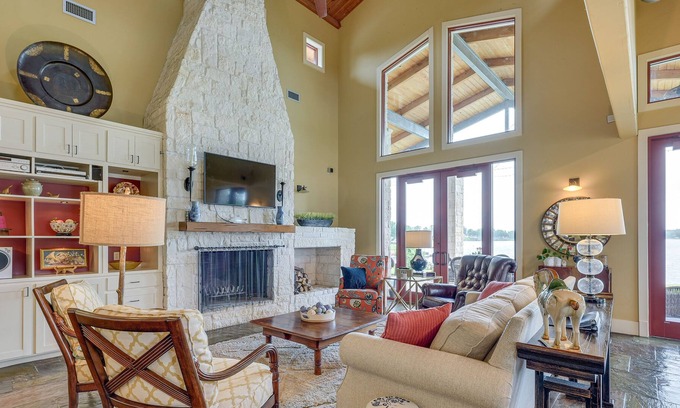 Riverside House | Stunning Lake Livingston Vacation Rental w/ Patio