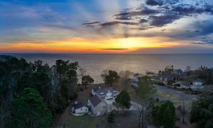 Russellville House | Stunning Lake Moultrie Estate on Deep Water