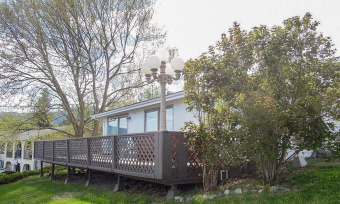 Central Okanagan Cottage | Stunning LAKE VIEW Cottage in Peachland, BC