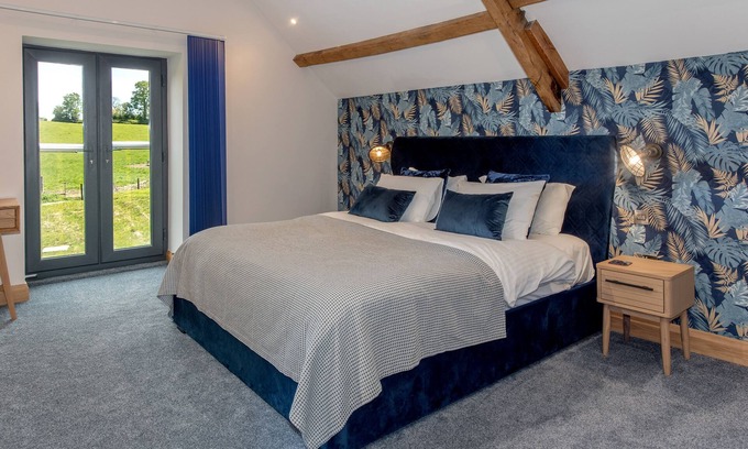 Horton House | Stunning lake view