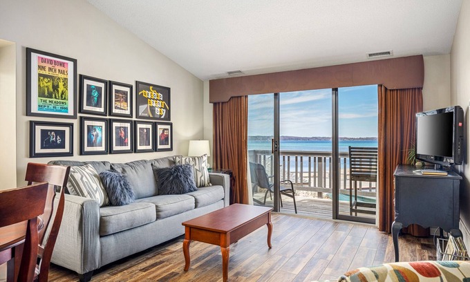Acme Condo | ποΈ Stunning Lake Views @ The Shores | Bayfront Deck, Private Beach Access + VIP Perks β UNIT 5577