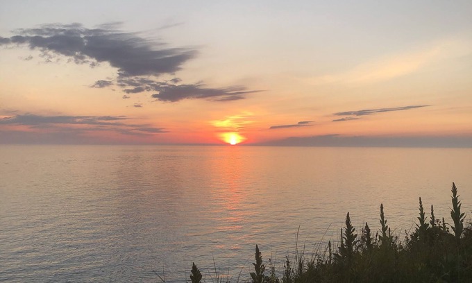 Holland Cottage | Stunning Lake Views ~ Historic Peaceful Retreat Only 10 Minutes to Holland