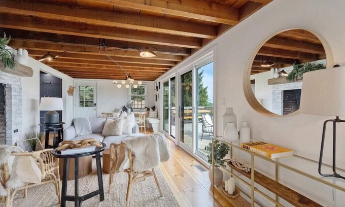 Skaneateles House | Stunning Lake Views + boutique decor