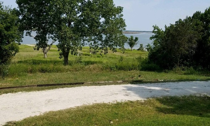 Morgan House | Stunning Lake Whitney Home, 3 minute walk to fishing, swimming and boat launch