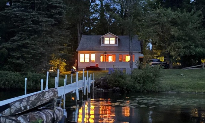 St. Helen Cottage | Stunning lakefront sunsets. Beach. Dock. ORV. Fishing. WiFi. Memories.