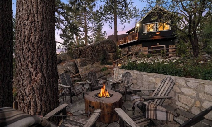 Boulder Bay House | Stunning Lakefront Dock Views -Black Fox
