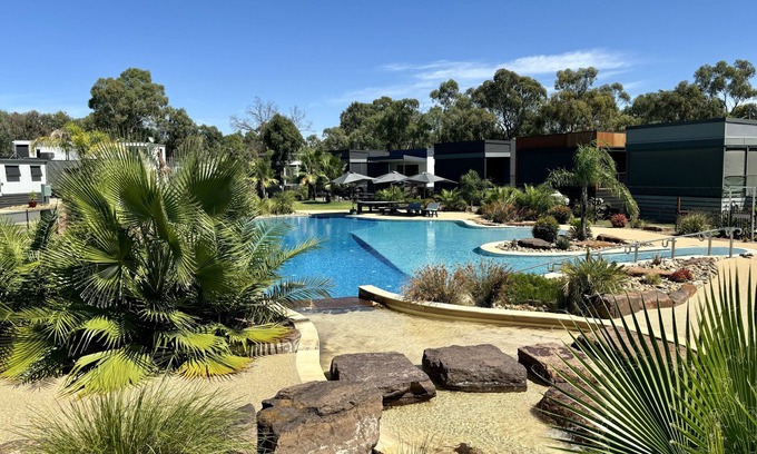 Moama Villa | Stunning lakeside 3 bedroom villa in river front resort with pool and boat ramp