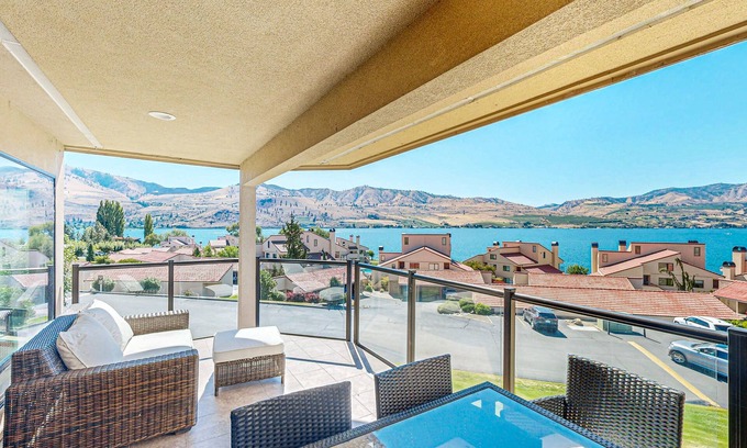 Chelan Condo | Stunning lakeside condo with shared pools, hot tub, and spectacular lake views
