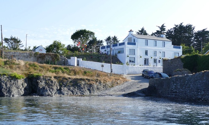 Fethard on Sea House | Stunning large house overlooking Fethard Harbour with picturesque views