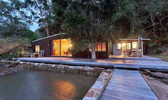 Bar Point Cottage | stunning location . OXLEY BOATSHED. open fire .HAWKESBURY RIVER . arrive by boat