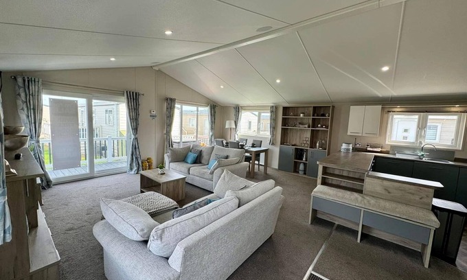 Swalecliffe Cabin | Stunning lodge at Seaview Holiday Park in Kent ref 47012PB