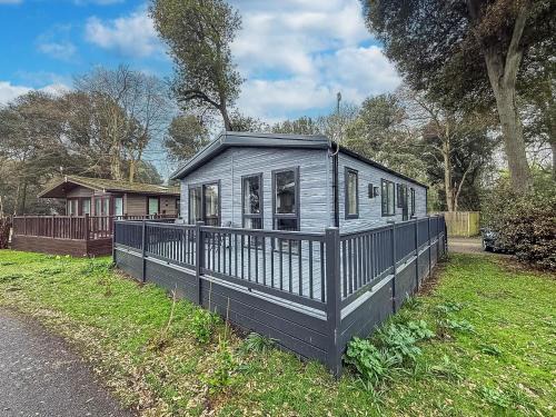 Corton Cabin | Stunning Lodge With Large Decking At Azure Seas In Suffolk Ref 32109Og