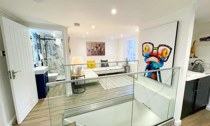 South Queensferry Apartment | Stunning Loft Apartment South Queensferry High St Bridge Views!