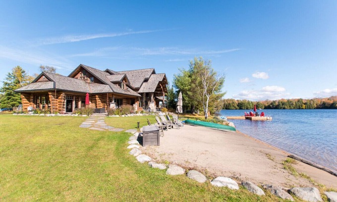 McDougall House | Stunning Log Cabin on 123 Acres