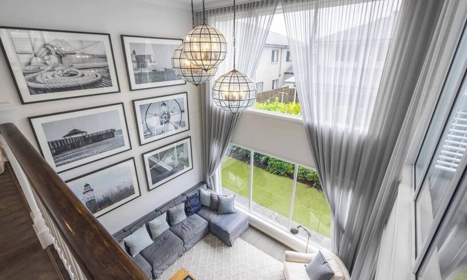 Rochedale House | Stunning & Luxurious 4-Bedroom Mansion @Rochedale