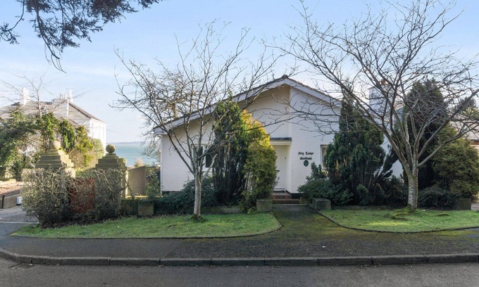 Belfast House | Stunning Luxury 5 Star SELF-CATERING Gate Lodge