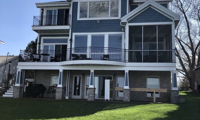 Markesan House | Stunning luxury 7 Bedroom Green Lake home on private lakefront
