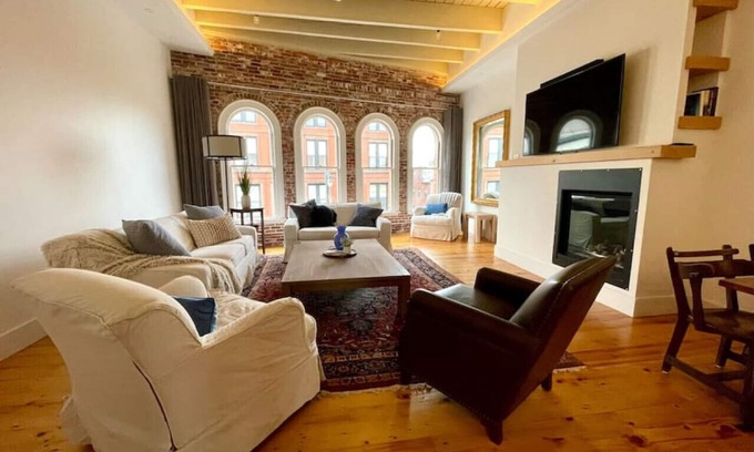 Downtown Portland Apartment | Stunning Luxury Apt/Old Port Arts Dist/Sleeps8
