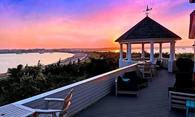 Fairhaven House | Stunning Luxury House with Sunset and Private Beach