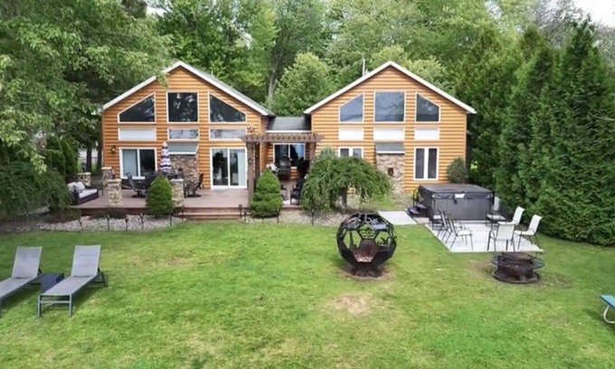 Blossvale House | Stunning Luxury lakefront House on Oneida Lake with hottub, firepit and Gameroom