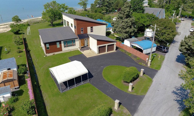Piney Point House | Stunning luxury waterfront beach house 90 minutes from the Nations Capital.
