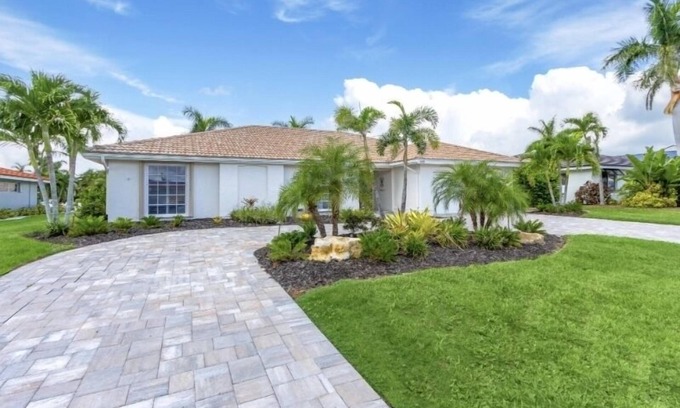 Punta Gorda House | STUNNING! LUXURY WATERFRONT HOME - HEATED POOL- Close to Harbor/Fish Village