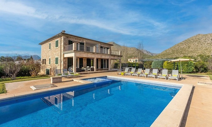 Les Palmeres Villa | Stunning Mallorcan Villa, Stylish Interiors, Private Pool/Jacuzzi 15mins walk to Port de Pollenca!