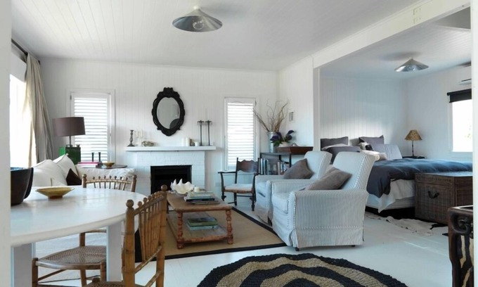 Te Awanga Cottage | Stunning magazine-featured Crabtree Cottage