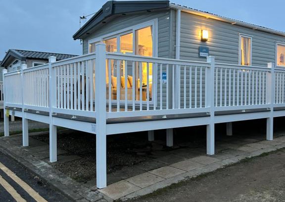 Filey Apartment | Stunning mini lodge with sea view