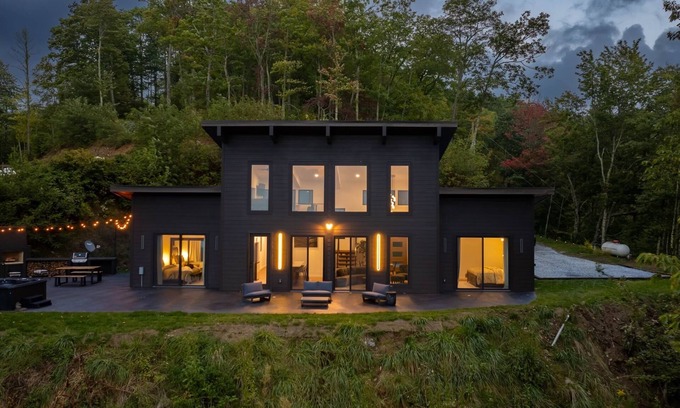 Maggie Valley Villa | Stunning modern cabin with breathtaking views of Maggie valley