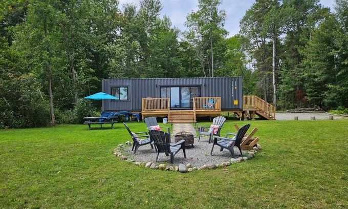 Killaloe House | Stunning Modern Container Home on Golden Lake