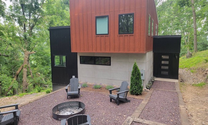 Lost River Cabin | Stunning modern cabin high on a ridge with sunrise and sunset views!