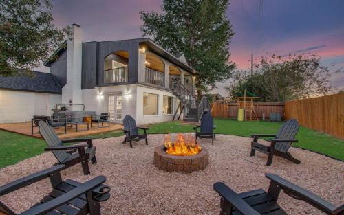 Houston House | Stunning Modern Dream Home 5-BD Sleeps 14